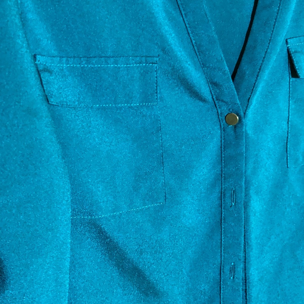 Green button down blouse - Picture 4 of 7